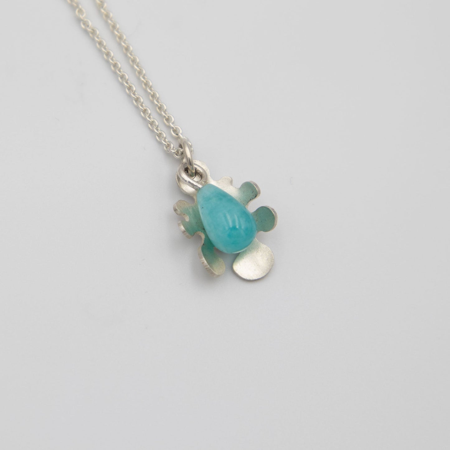 Amazonit droppe - Emmeli Holm Metallformgivning