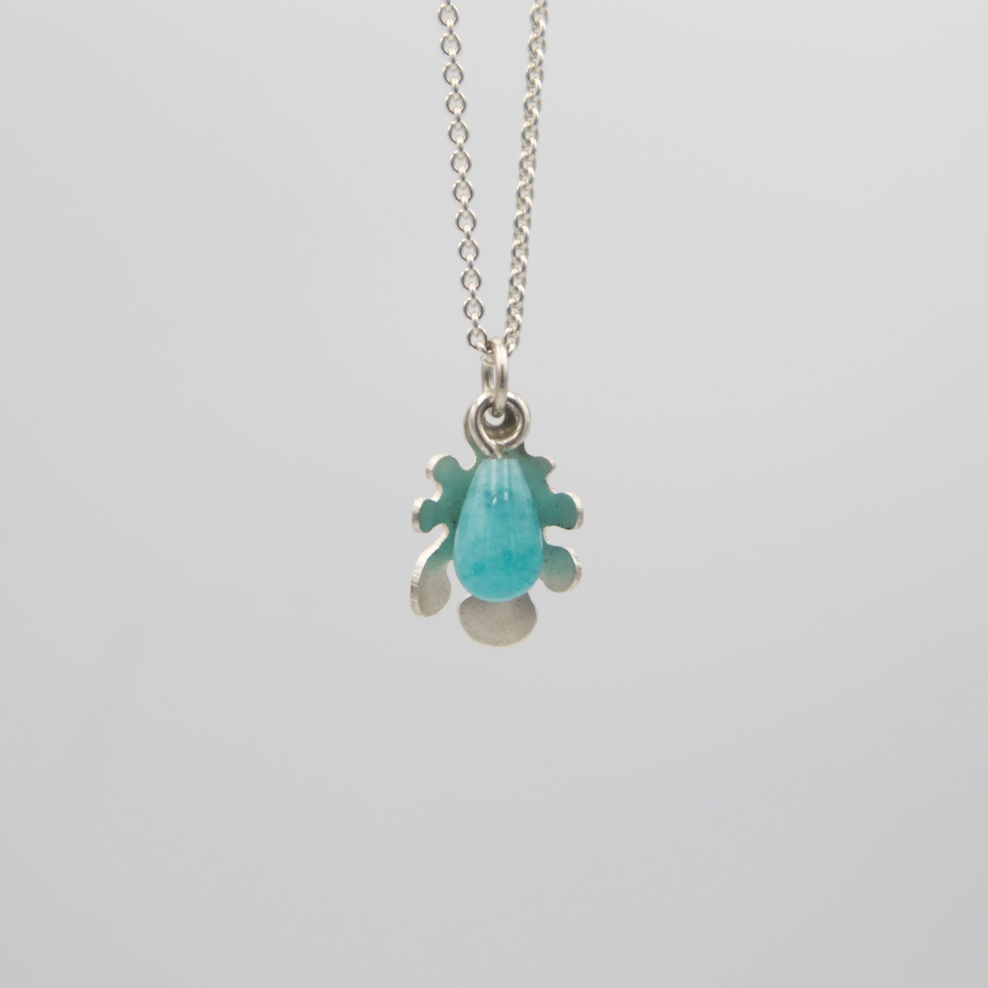 Amazonit droppe - Emmeli Holm Metallformgivning