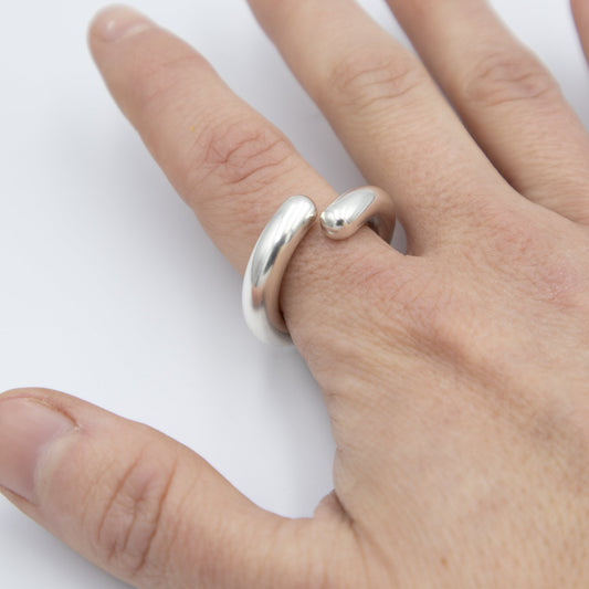 Axia - Emmeli Holm Metallformgivning