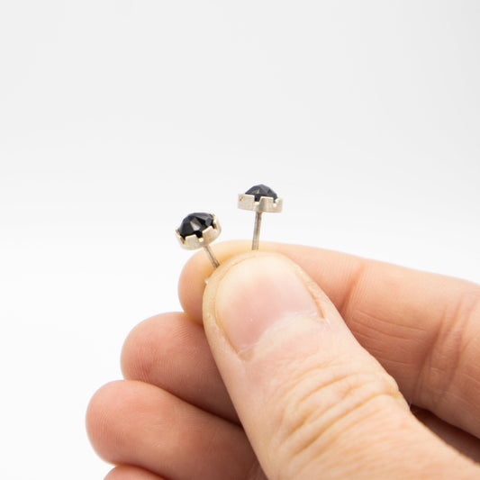 Crown, örhängen - Emmeli Holm Metallformgivning