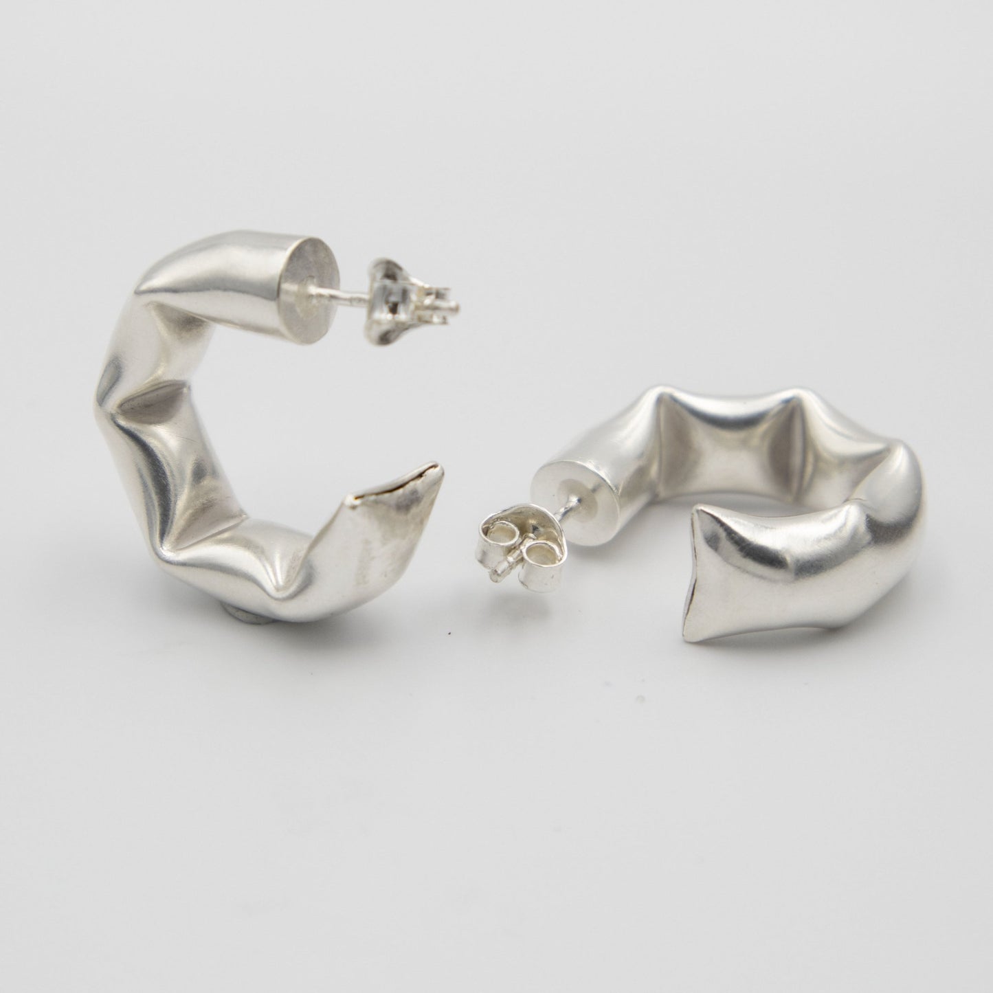 Frilly - Emmeli Holm Metallformgivning