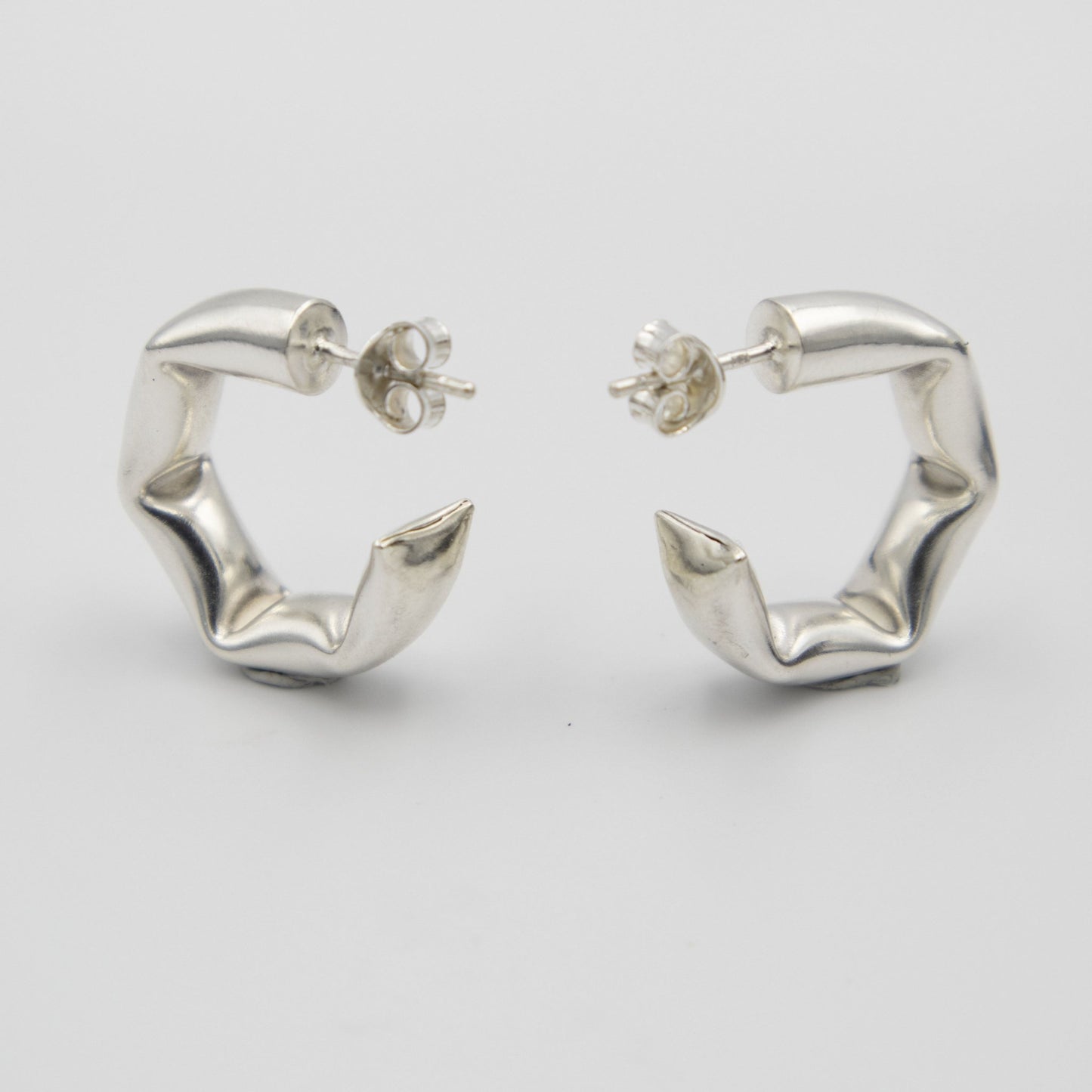 Frilly - Emmeli Holm Metallformgivning