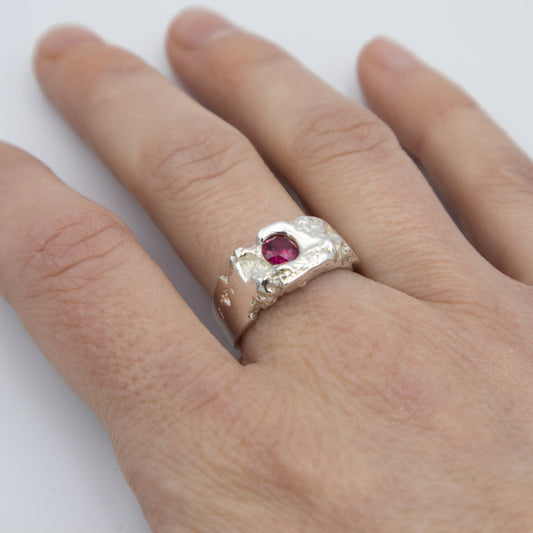 Glöd - Emmeli Holm Metallformgivning