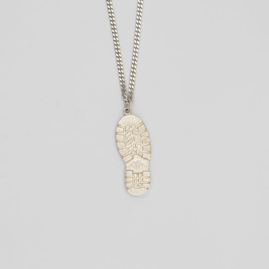 Känga, halsband - Emmeli Holm Metallformgivning