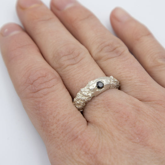 Kärna - Emmeli Holm Metallformgivning