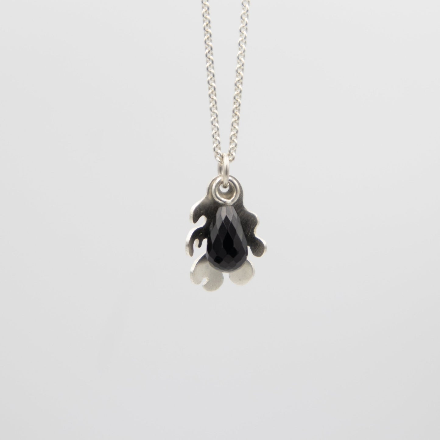 Onyx droppe - Emmeli Holm Metallformgivning