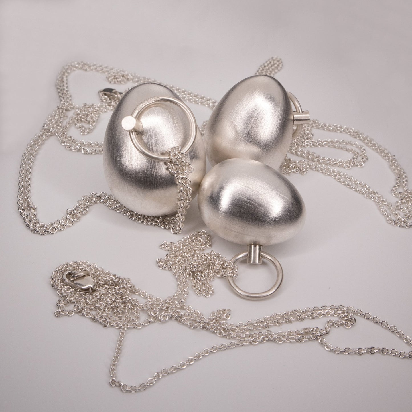 Rytmägg, silver, halsband - Emmeli Holm Metallformgivning