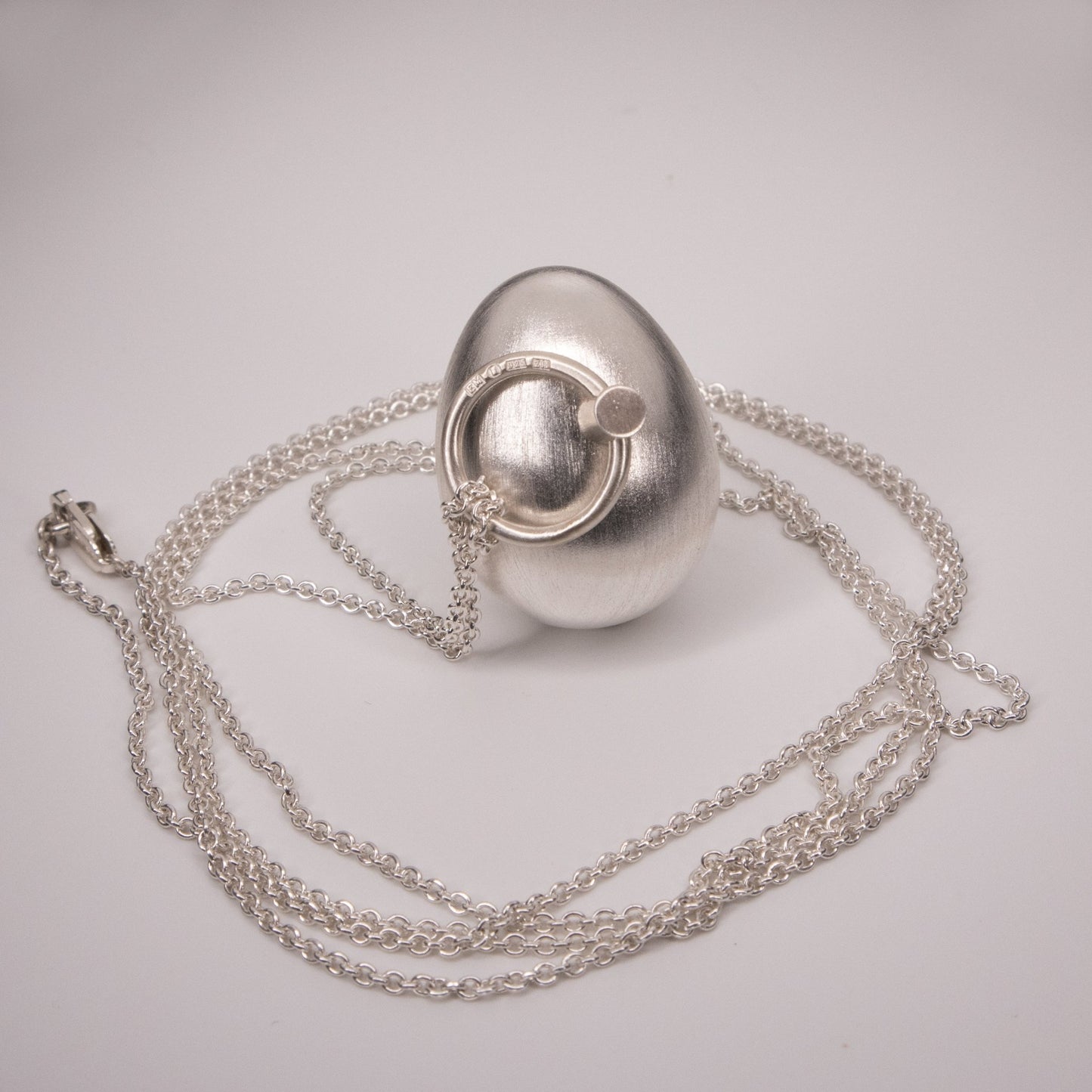 Rytmägg, silver, halsband - Emmeli Holm Metallformgivning