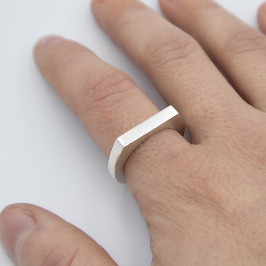 Slät - Emmeli Holm Metallformgivning