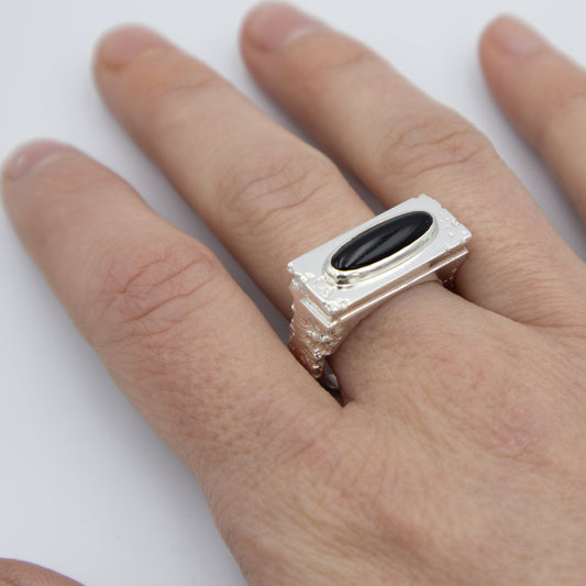 Svärta - Emmeli Holm Metallformgivning