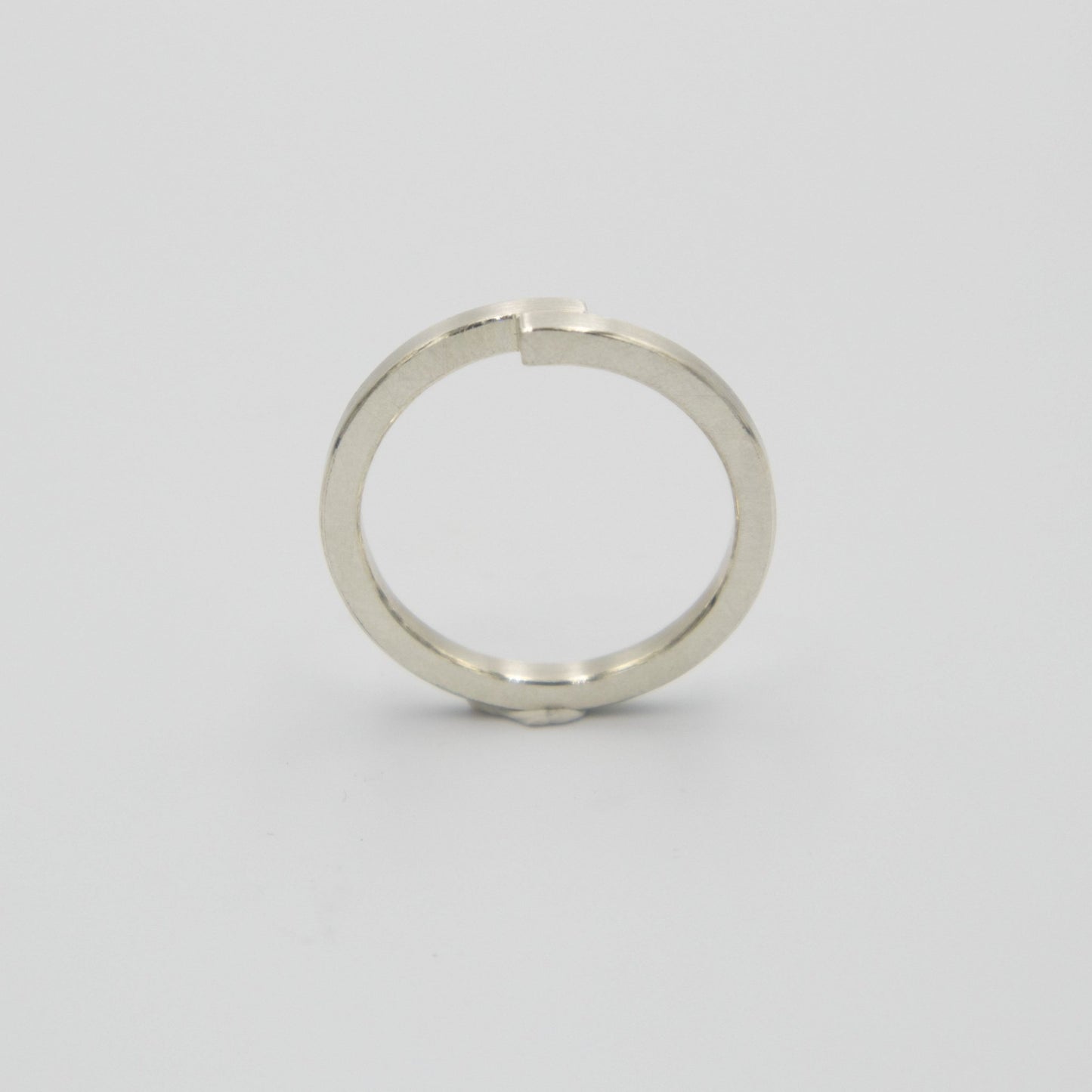 Vigselring 1 - Emmeli Holm Metallformgivning