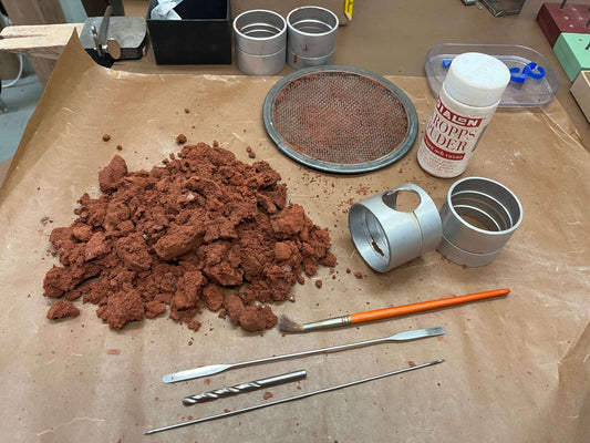 En enkel steg-för-steg guide till sandgjutning med silver! - Emmeli Holm Metallformgivning