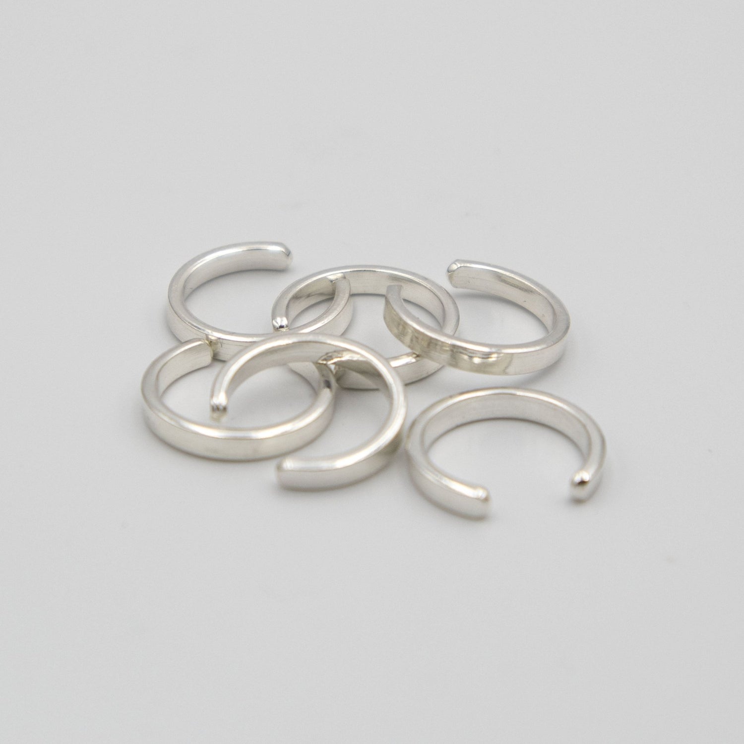 Earcuffs - Emmeli Holm Metallformgivning