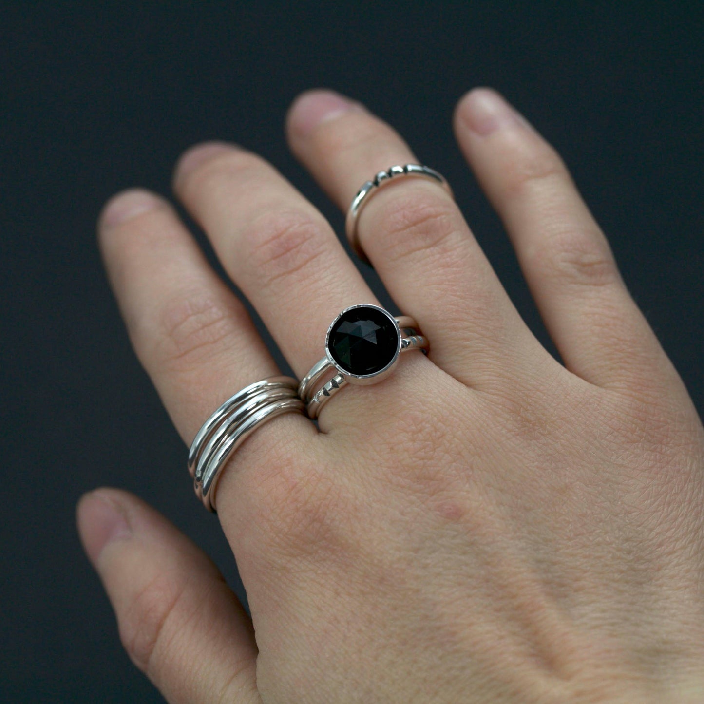 Black Onyx, ring - Emmeli Holm Metallformgivning