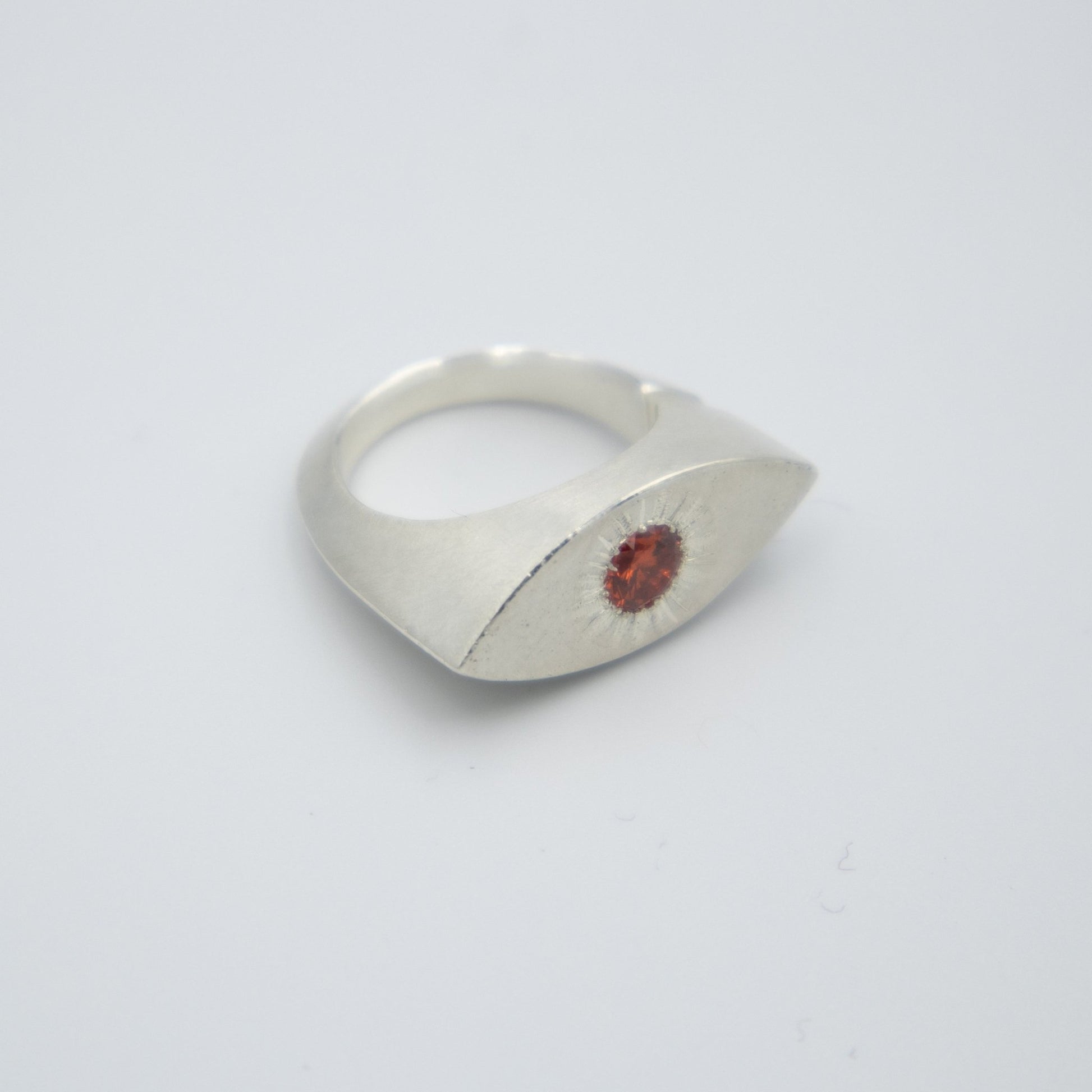 Iris - Emmeli Holm Metallformgivning