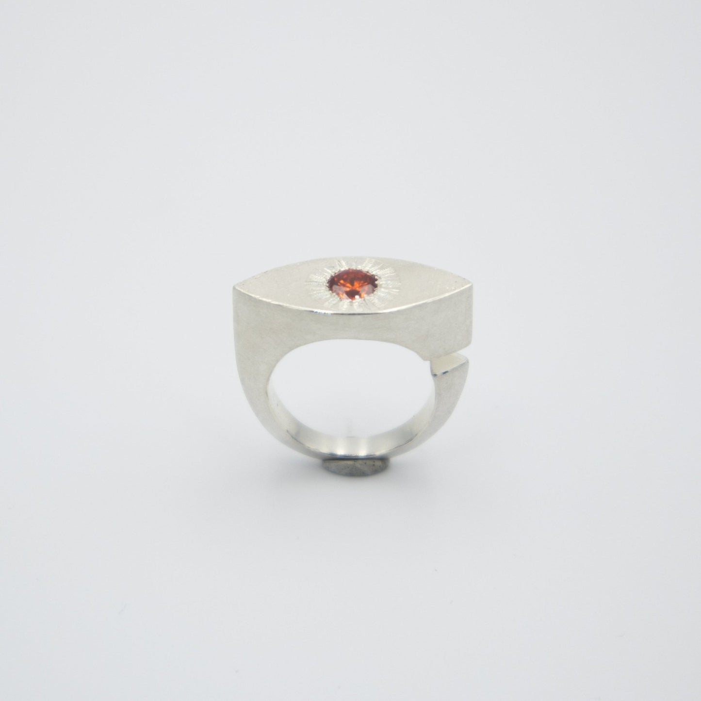 Iris - Emmeli Holm Metallformgivning