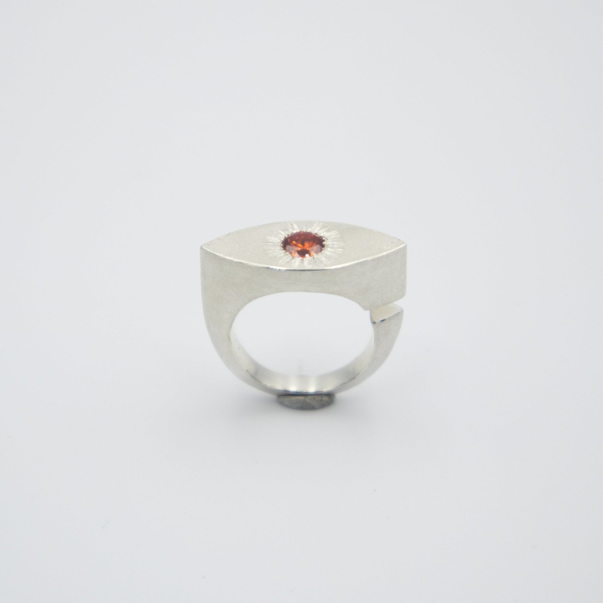 Iris - Emmeli Holm Metallformgivning