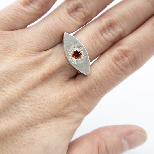 Iris - Emmeli Holm Metallformgivning
