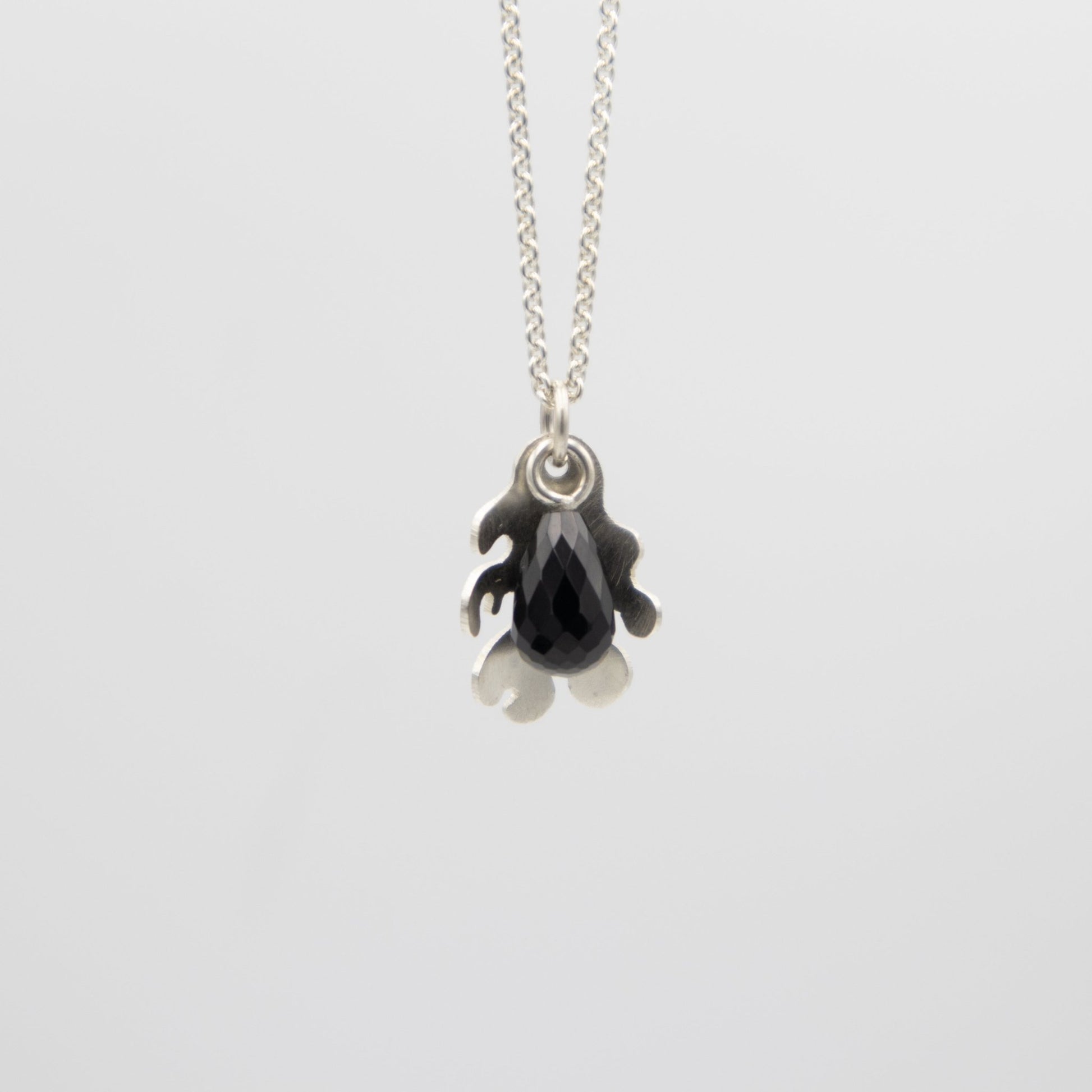 Onyx droppe - Emmeli Holm Metallformgivning