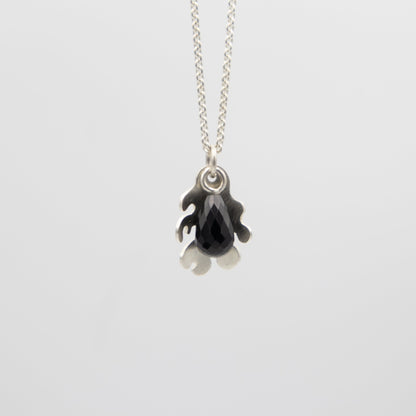 Onyx droppe - Emmeli Holm Metallformgivning