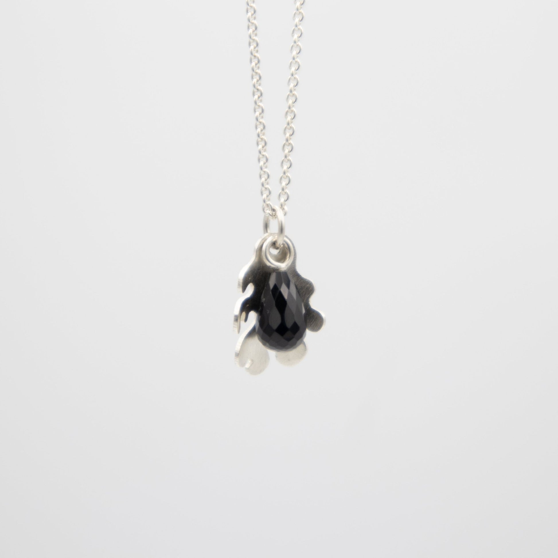 Onyx droppe - Emmeli Holm Metallformgivning