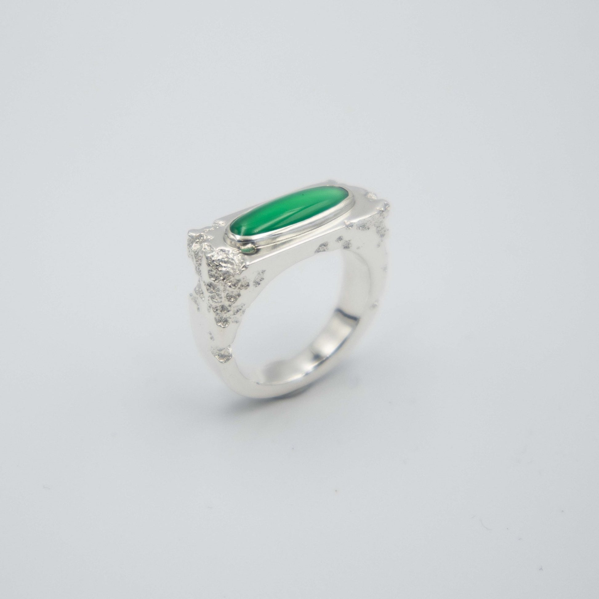 Sand - Emmeli Holm Metallformgivning