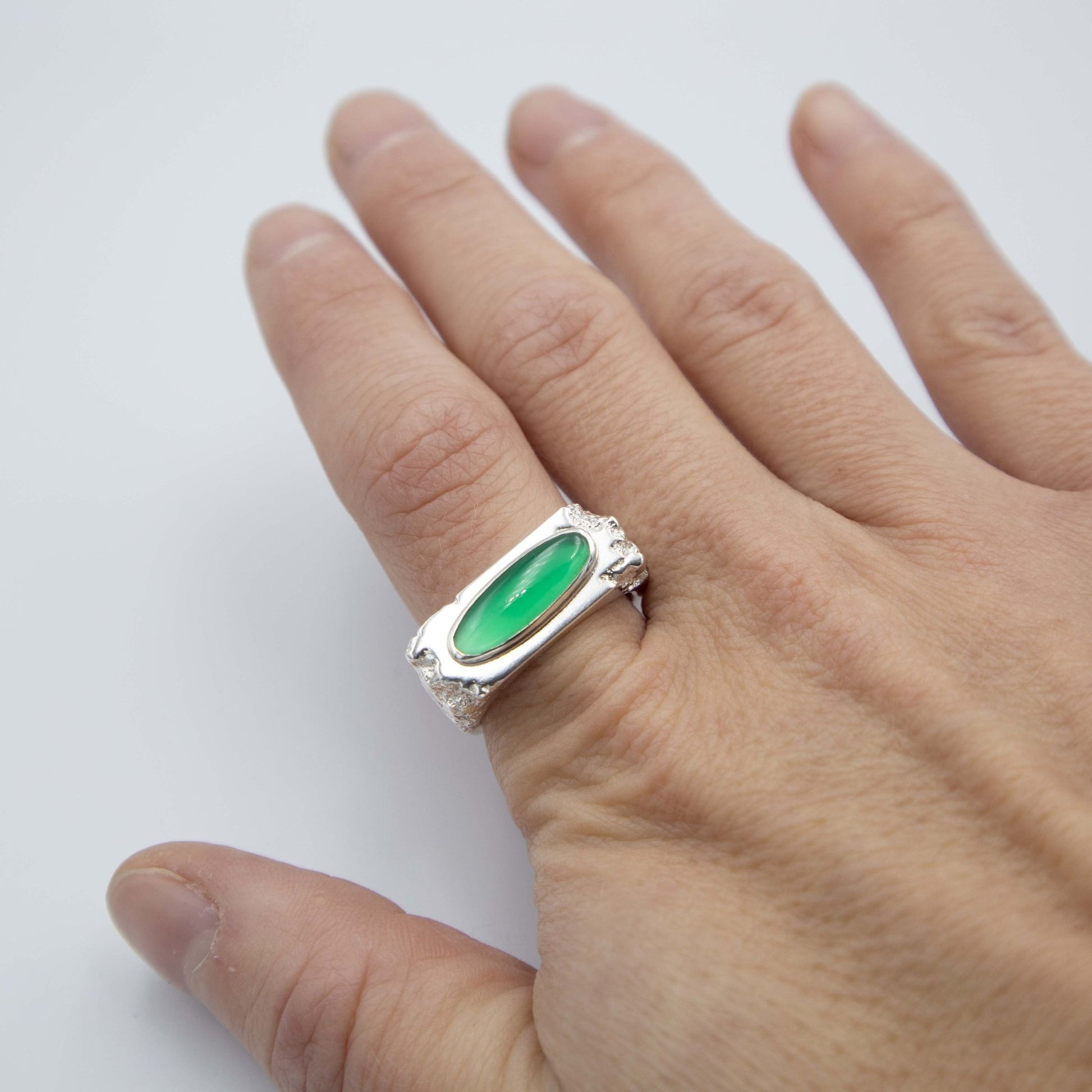 Sand - Emmeli Holm Metallformgivning