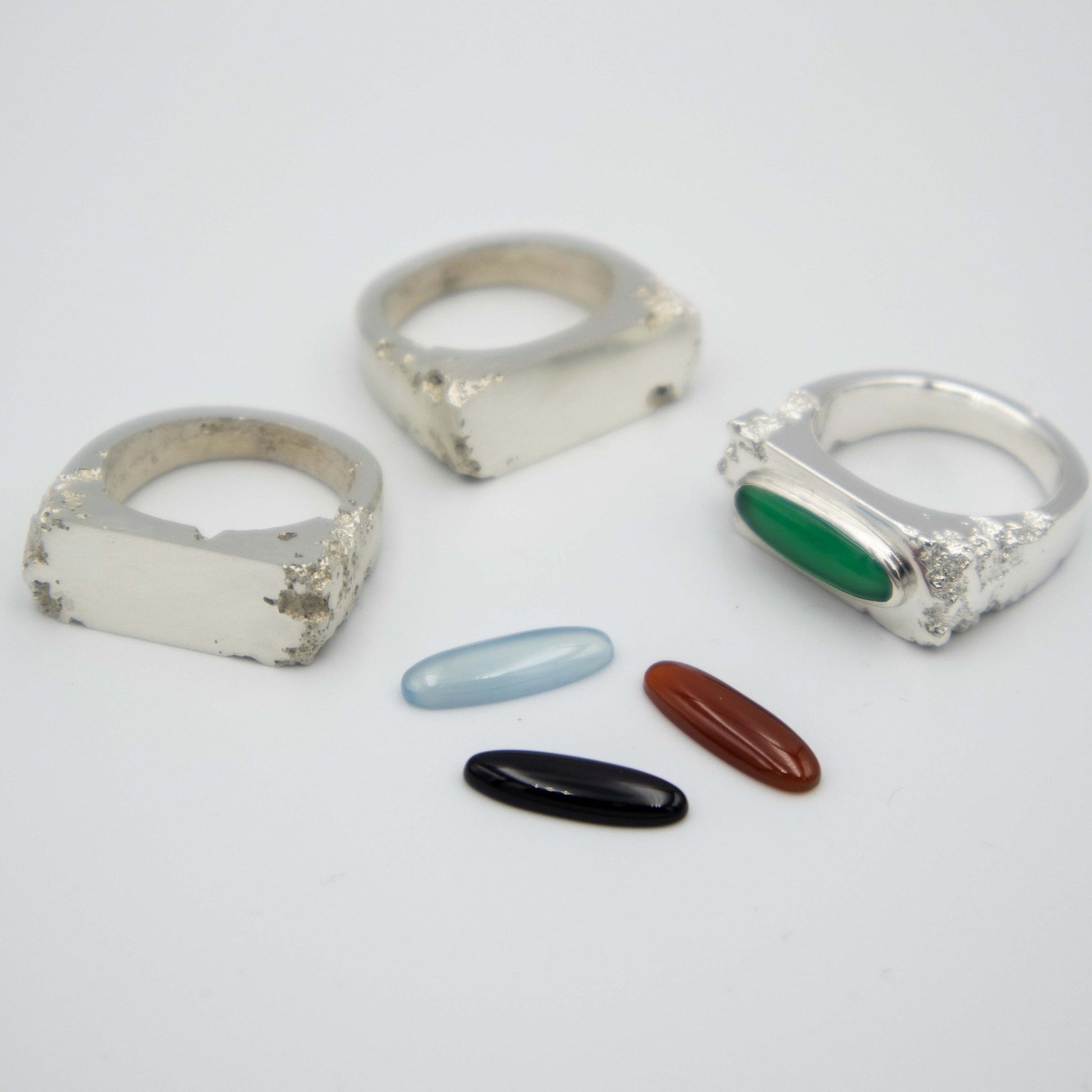 Sand - Emmeli Holm Metallformgivning