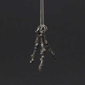 Skeleton fingers, halsband - Emmeli Holm Metallformgivning